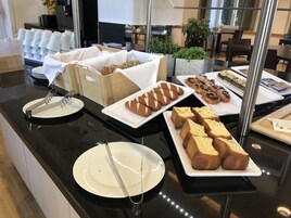 Daily buffet breakfast (EUR 16.00 per person)