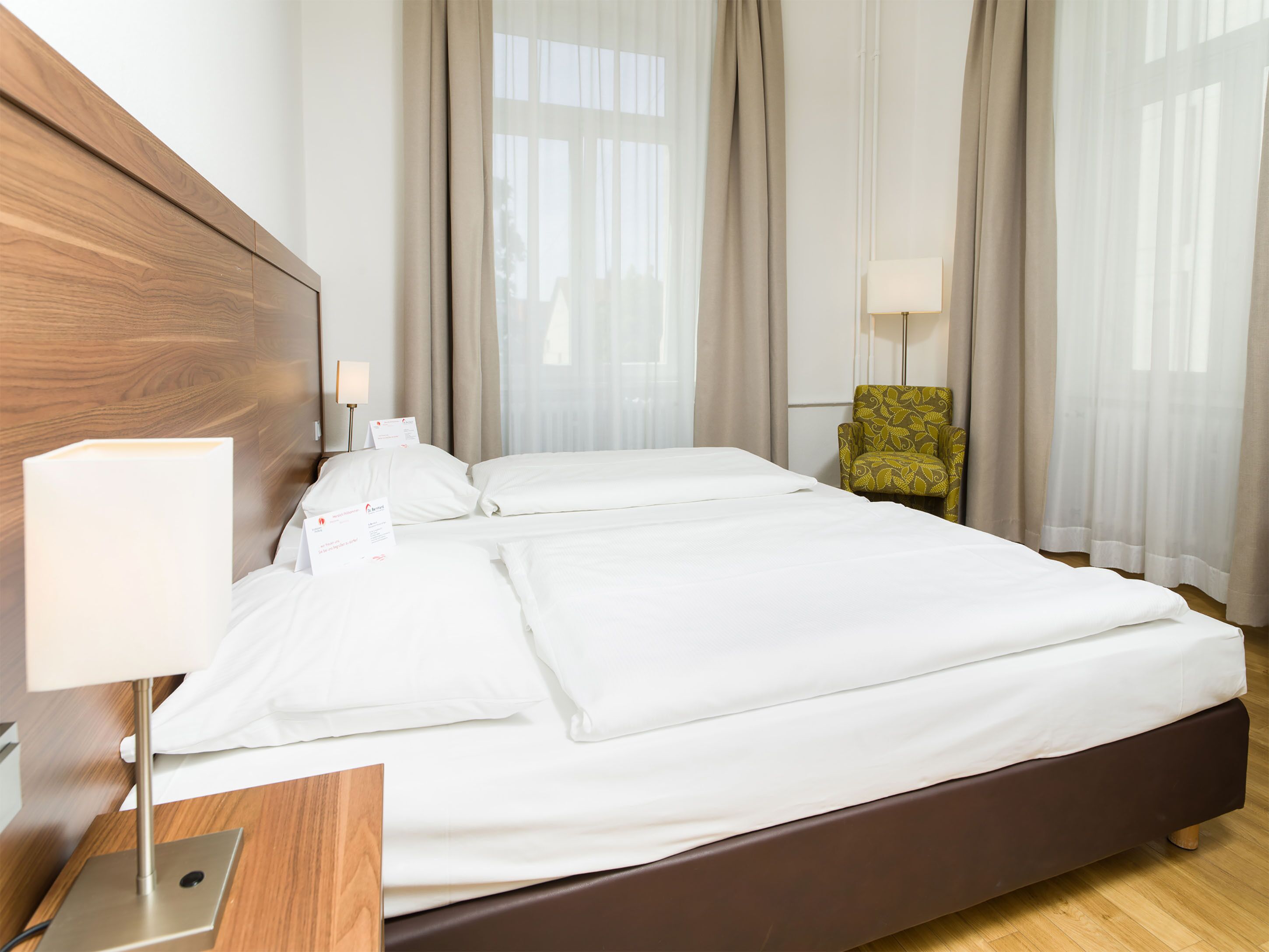 twin room | desk, blackout curtains, soundproofing, free wifi