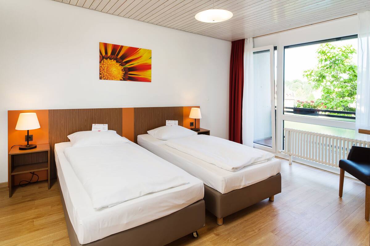 desk, blackout curtains, soundproofing, free wifi