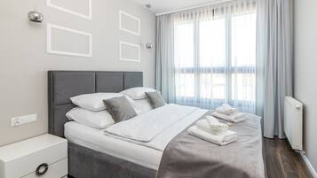 Deluxe Apartment | Desk, soundproofing, iron/ironing board, free WiFi