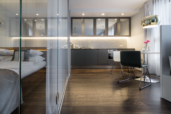 Deluxe appartement, balkon | Woonruimte | Een flatscreentelevisie