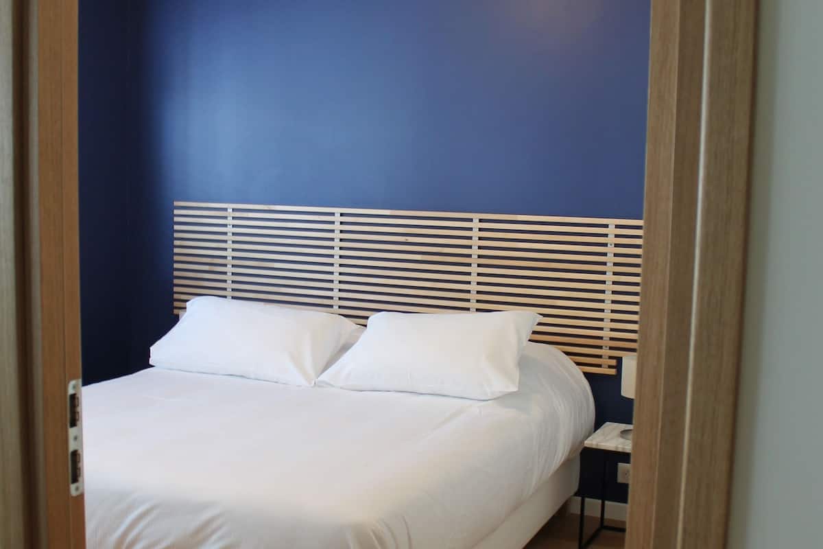 grand apartment, 2 bedrooms | free cots/infant beds, free wifi, bed sheets
