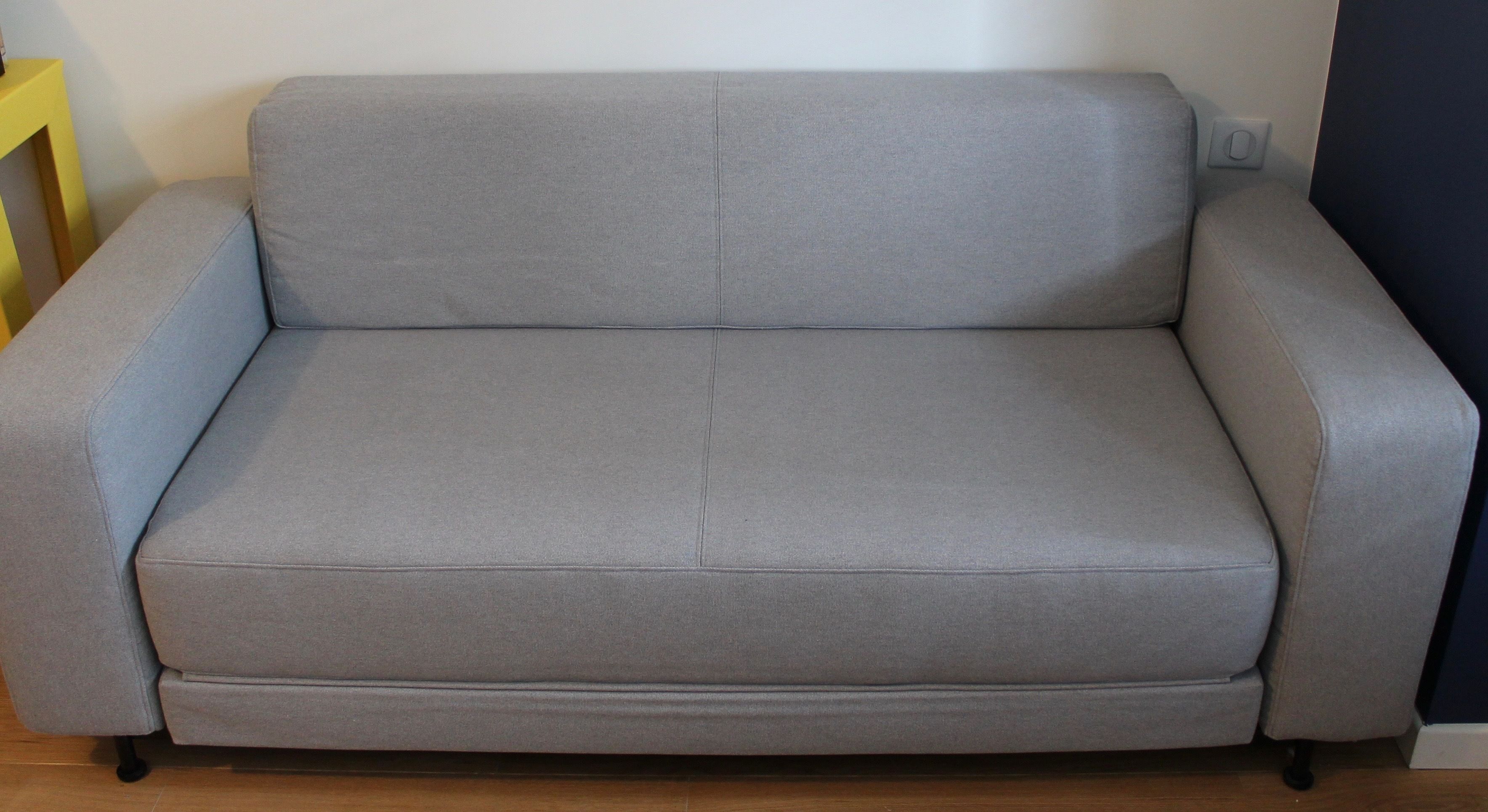 deluxe studio, 1 queen bed with sofa bed | living area | 140-cm flat-screen tv with digital channels, tv, netflix