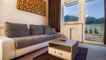 Comfort-Studiosuite, Bergblick, Bergseite | Schallisolierte Zimmer, kostenloses WLAN