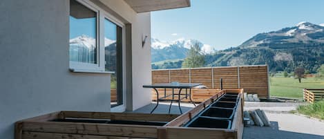 Studiosvit Comfort - utsikt mot bergen - intill bergen | Terrass/Patio