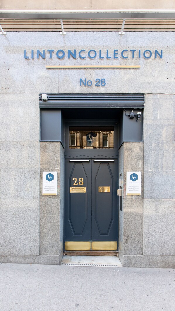 Property entrance - Linton Collection - Lord Lyons Chambers (Edinburgh)