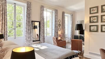 Deluxe Double Room (Pivoine) | Premium bedding, individually decorated, individually furnished, desk