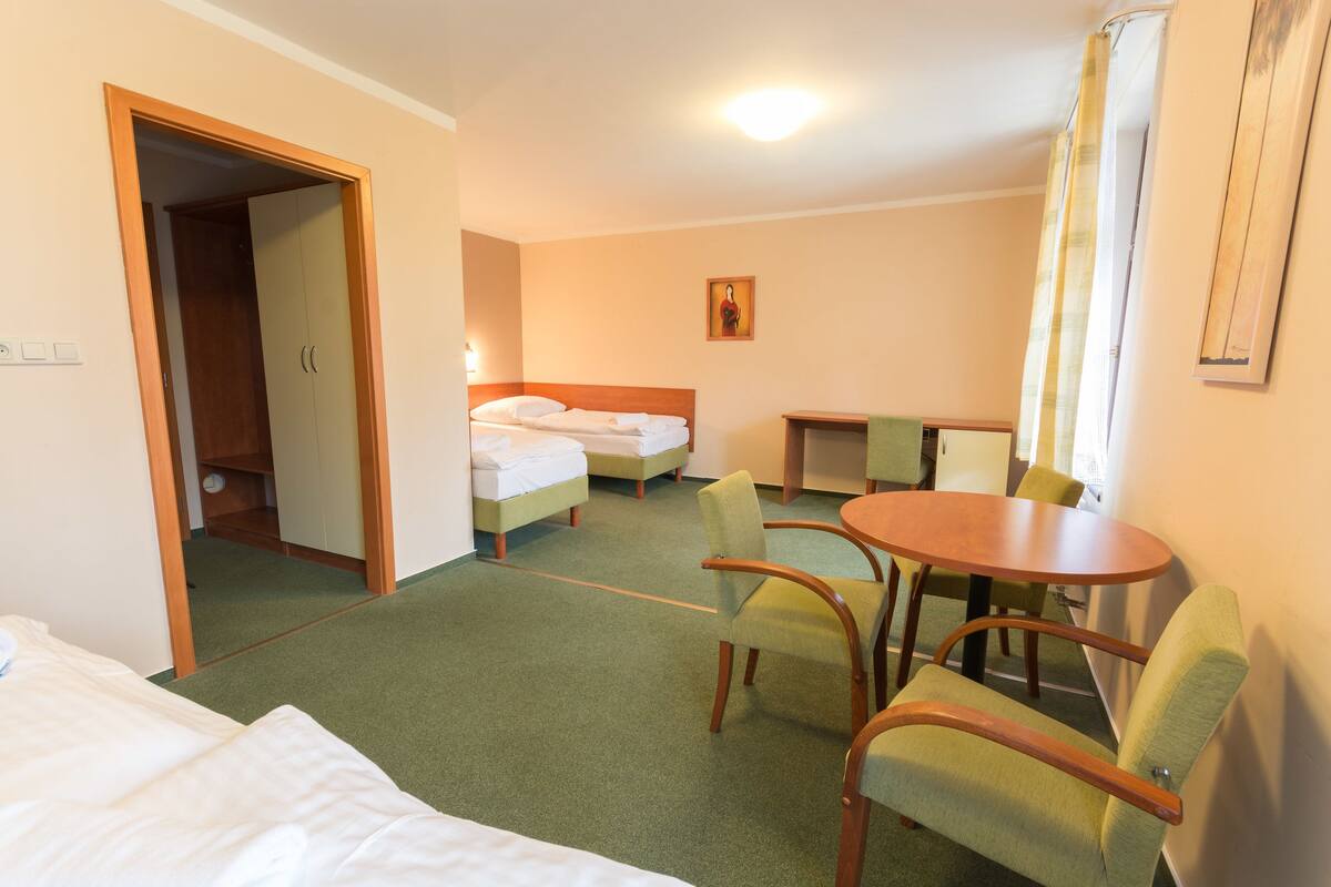 Quadruple Room | In-room business center