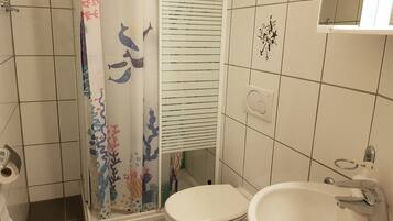 Gemeinsamer Schlafsaal, Nur Frauen, mit Bad (1 bed in 4 bed dorm) | Badezimmer