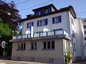 Front of property - Bellpark Hostel (Kriens)