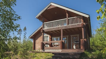 Familie cottage, 2 slaapkamers, sauna, aan het meer (Karhu) | Voorkant van accommodatie