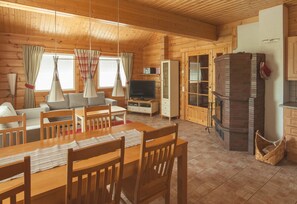 Flat-screen TV, fireplace - Hinkkalan Lomamökit (Konnevesi)