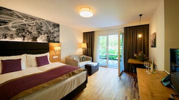 Suite Deluxe, pati | 1 dormitori, caixa forta a l'habitació, escriptori i cortines opaques