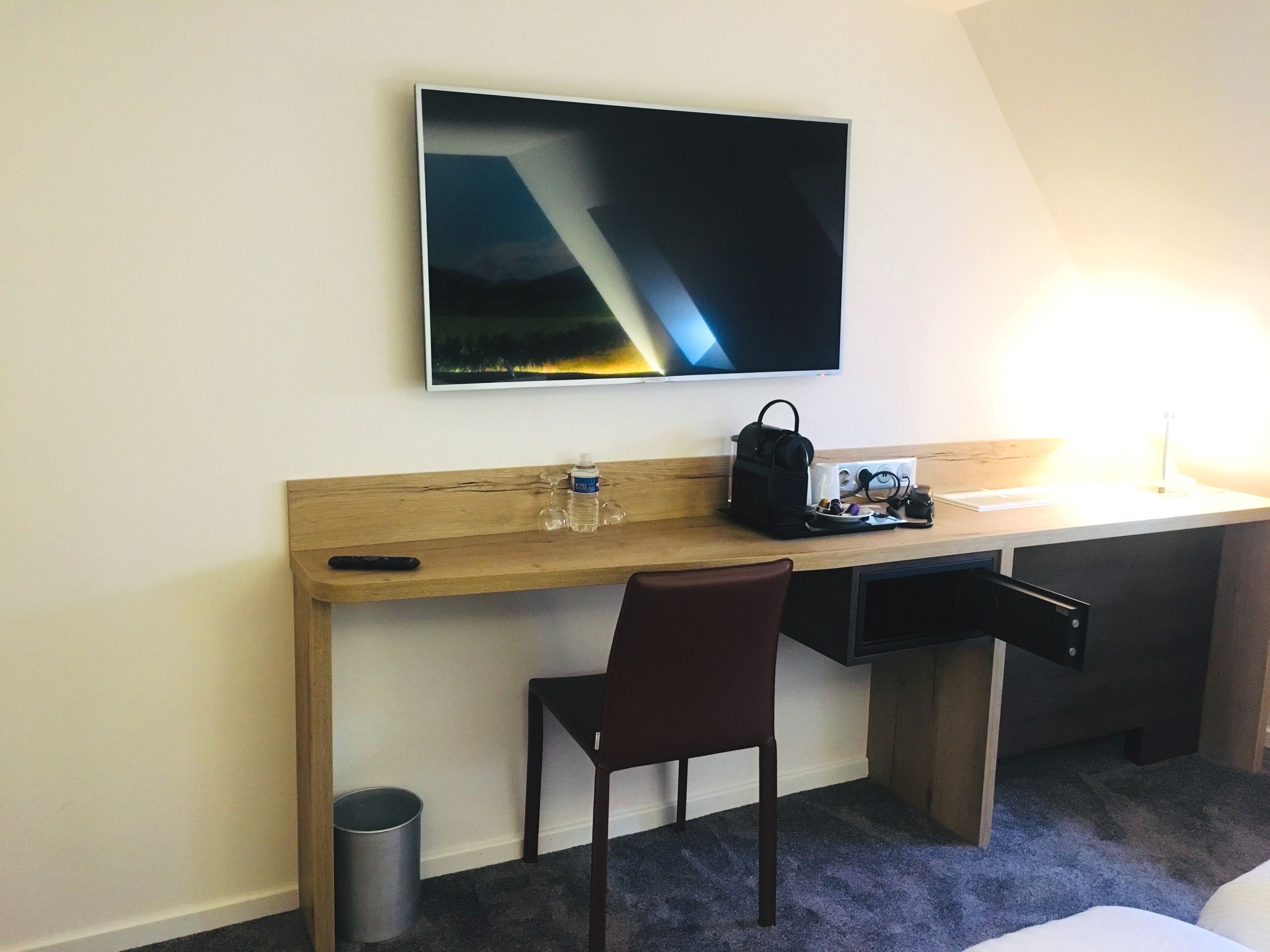 junior suite, 1 king bed, non smoking (converts to 2 twin beds) | premium bedding, memory-foam beds, in-room safe, desk