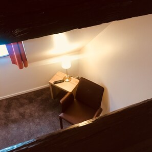 Junior-sviitti, 1 suuri parisÀnky, tupakointi kielletty (Converts to 2 Twin Beds) | Ylelliset vuodevaatteet, memory foam -patjalliset sÀngyt