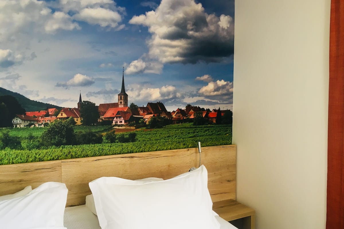 executive room, 1 king bed, non smoking, bathtub (converts to 2 twin beds) | premium bedding, memory-foam beds, in-room safe, desk