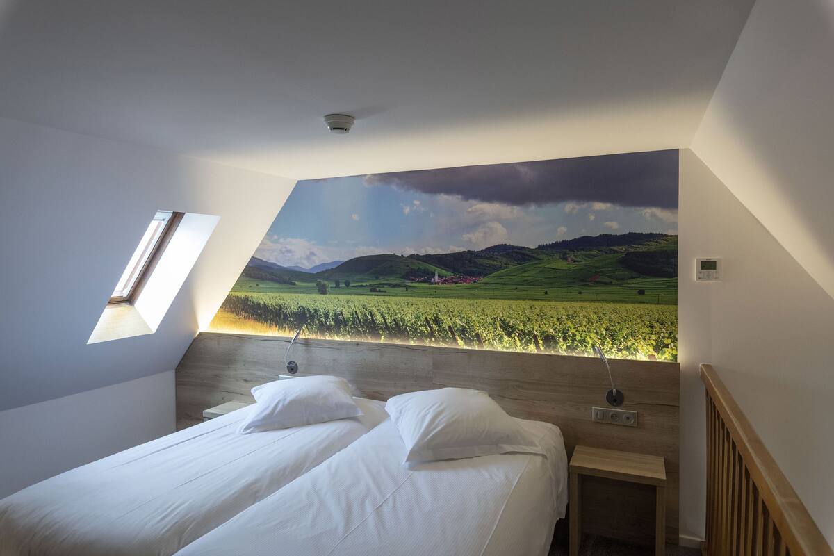 junior suite, 1 king bed, non smoking (converts to 2 twin beds) | premium bedding, memory-foam beds, in-room safe, desk