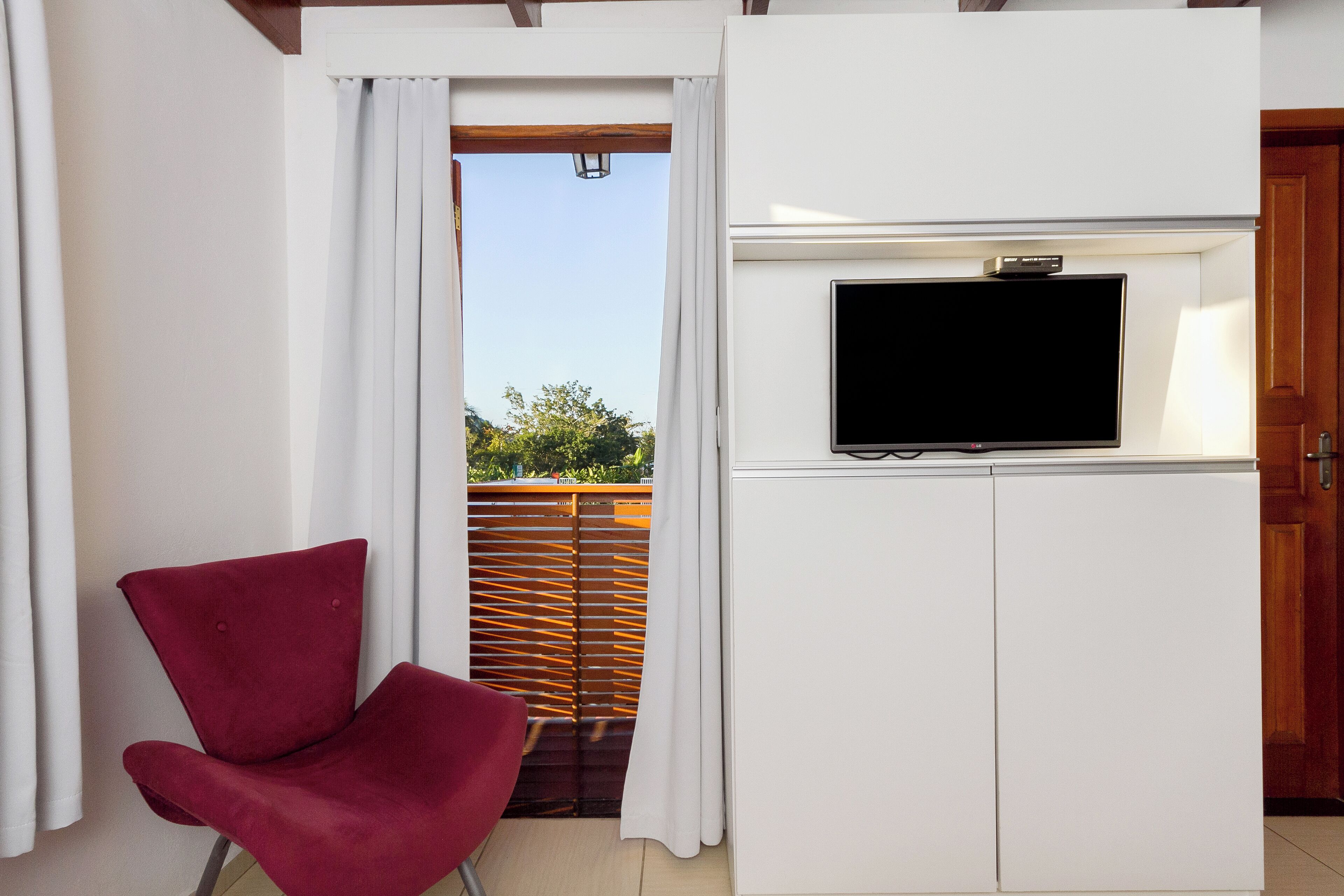 family room, lanai, mezzanine | 1 bedroom, hypo-allergenic bedding, minibar, desk