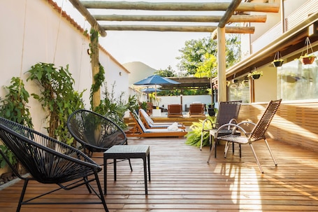 Outdoor pool, open 10:00 AM to 10:00 PM, pool umbrellas, sun loungers