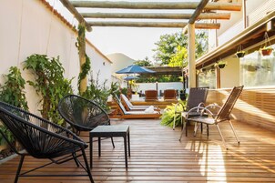 Outdoor pool, open 10:00 AM to 10:00 PM, pool umbrellas, sun loungers