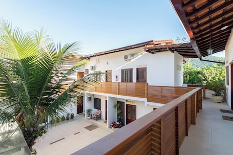 Front of property. Pousada Recanto do Jabaquara
