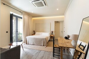 Junior Suite | Premium bedding, down comforters, pillowtop beds, minibar