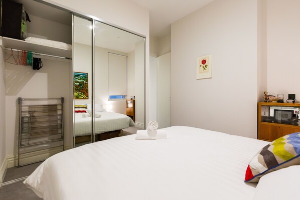 1 habitación, decoración personalizada y muebles diferentes 