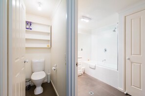 Basic Apartment, 1 Bedroom | Bathroom