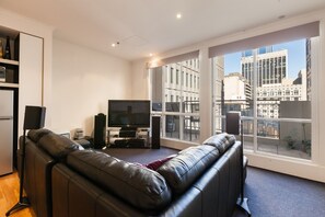 Basic Apartment, 2 Bedrooms, Balcony | Living room