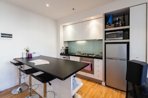 Basic Apartment, 2 Bedrooms, Balcony | Private kitchen - CLAUDE, 2BDR Melbourne Apartment (Melbourne)