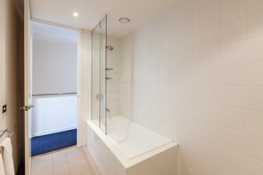 Basic-Apartment, 2 Schlafzimmer, Balkon | Komfortbadewanne