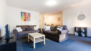 Family Apartment, 2 Bedrooms | Living room | Flat-screen TV