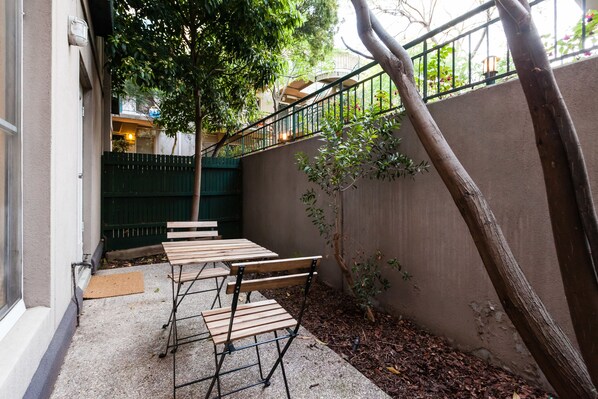 Terrace/patio - DAWN, 2BDR Carlton Apartment (Carlton)