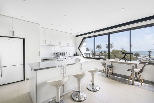 特級公寓, 2 間臥室 | 私人廚房 | 大型雪櫃/冰箱、微波爐、焗爐、爐具