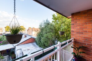 Basic Apartment, 1 Bedroom | Balcony - ELEANOR, 1BDR Fitzroy North Apartment (Fitzroy North)