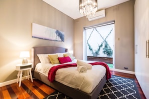 Premium House, 2 Bedrooms - ELISE, 2BDR Windsor House (Windsor)