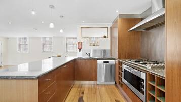 Premium House, 2 Bedrooms | Private kitchen | Full-sized fridge, microwave, oven, stovetop