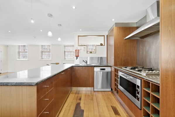Premium House, 2 Bedrooms | Private kitchen | Full-sized fridge, microwave, oven, stovetop - HELENA, 2BDR Fitzroy House (Fitzroy)