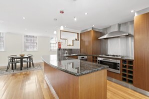 Premium House, 2 Bedrooms | Private kitchen | Full-sized fridge, microwave, oven, stovetop - HELENA, 2BDR Fitzroy House (Fitzroy)