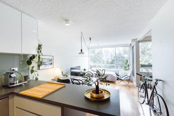 Premium Apartment, 1 Bedroom, Balcony | Private kitchen