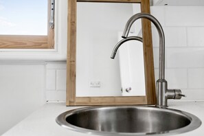 Family House, 3 Bedrooms | Private kitchen | Full-size fridge, microwave, oven, stovetop - LIAM, 3BDR Northcote House (Northcote)