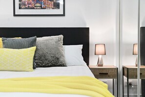 Basic-Studio, Balkon | Bügeleisen/Bügelbrett, Babybetten, kostenloses WLAN, Bettwäsche