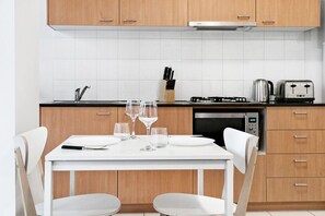 Basic-Studio, Balkon | Eigene Küche | Großer Kühlschrank, Mikrowelle, Ofen, Herdplatte