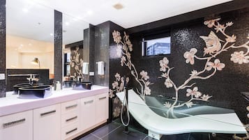 Apartemen Deluks, 3 kamar tidur | Kamar mandi | Shower, perlengkapan mandi gratis, pengering rambut, dan handuk