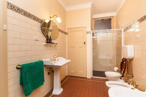 Premium Apartment, 1 Bedroom, Private Bathroom | Bathroom