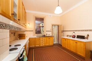 Apartemen Premium, 1 kamar tidur, kamar mandi pribadi | Dapur pribadi | Lemari es besar, microwave, oven, dan kompor