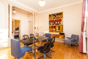 Appartement Premium, 1 chambre, salle de bains privée | Restauration dans la chambre