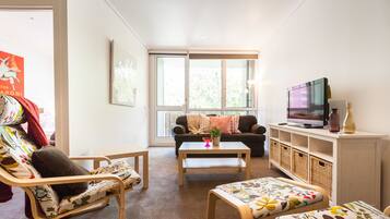 Premium Apartment, 2 Bedrooms | Living room
