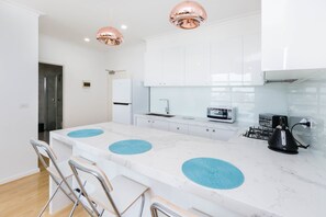 Premium Apartment, 1 Bedroom, Private Bathroom | Private kitchen