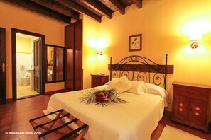 Chambre Standard Double ou avec lits jumeaux | Coffres-forts dans les chambres, fer et planche à repasser